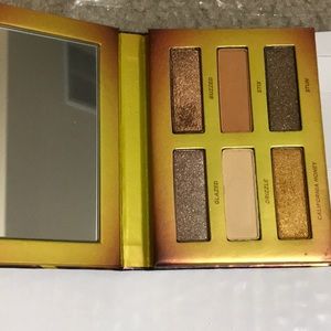 💥Urban Decay Colorful pallet 💥